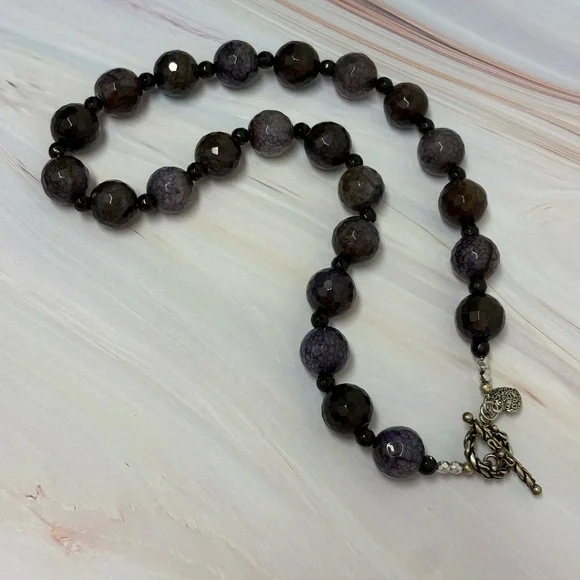 Elegant Purple & Black Agate Beaded Necklace - Picture 3 of 7